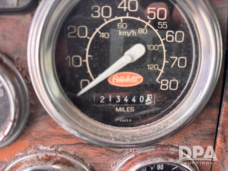 2000-peterbilt-379-image-93