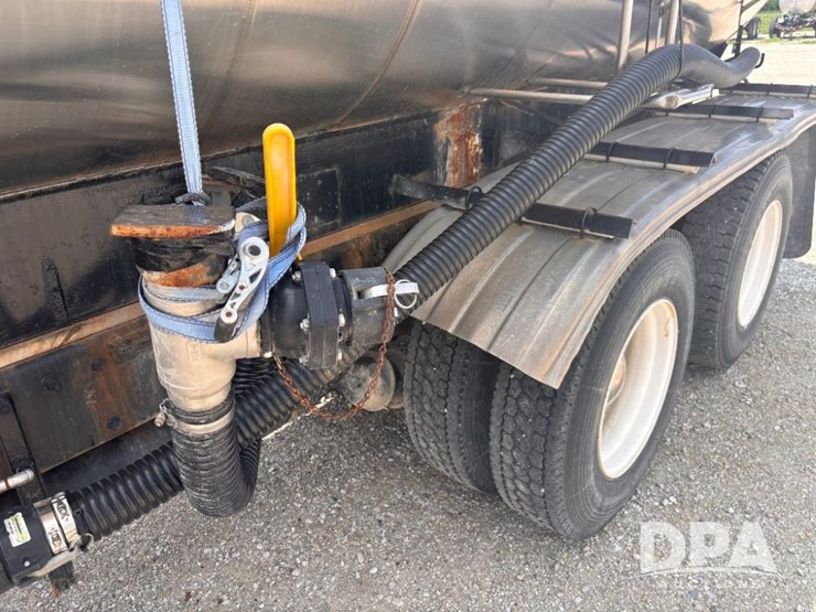 2000-peterbilt-357-image-31