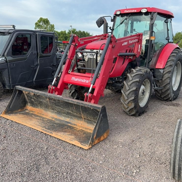 #3025 • MAHINDRA 105P TRACTOR