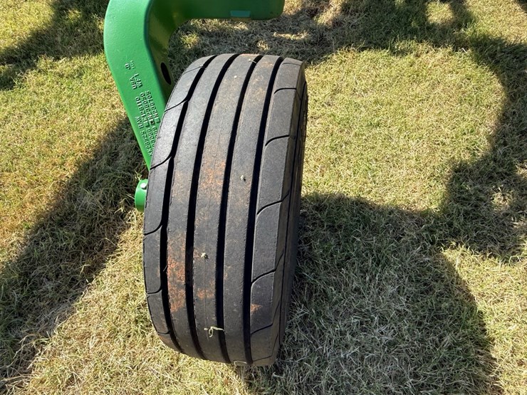 2022-john-deere-2430-image-11
