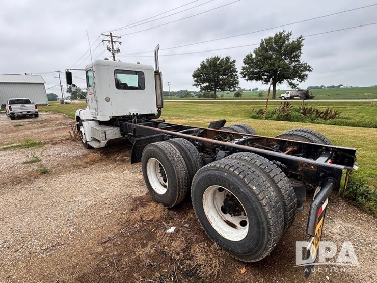 2000-freightliner-truck-(gp11021,-unit-398)-image-12