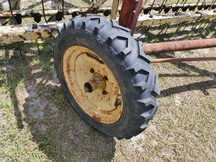 new-holland-260-image-4