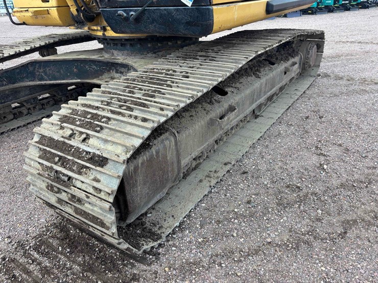 caterpillar-322cl-image-46