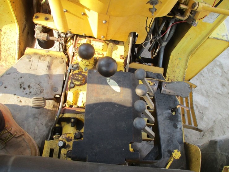 new-holland-545d-image-7