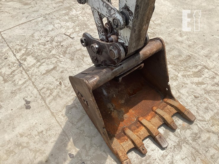 2006-takeuchi-tb135-image-11