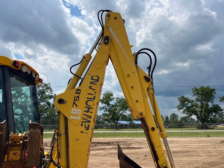 new-holland-lb75b-image-28