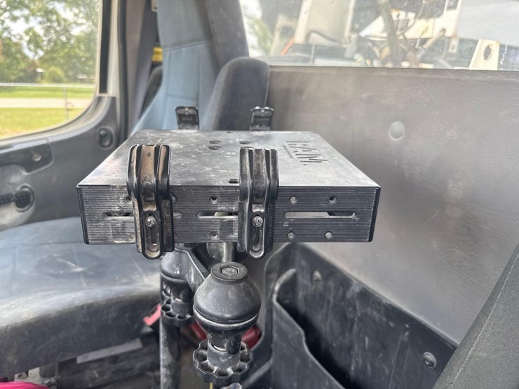 2014-freightliner-s/a-service-truck-image-37