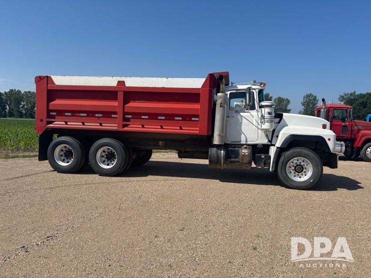 1995-mack-rd690s-image-5