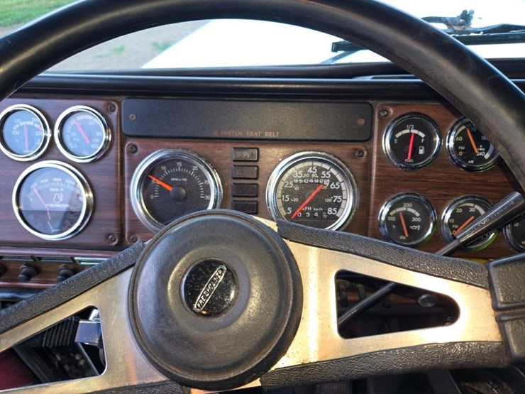 2000-peterbilt-379-image-6
