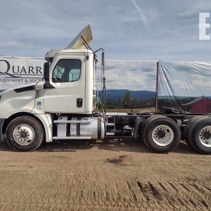 2018 FREIGHTLINER CASCADIA 126