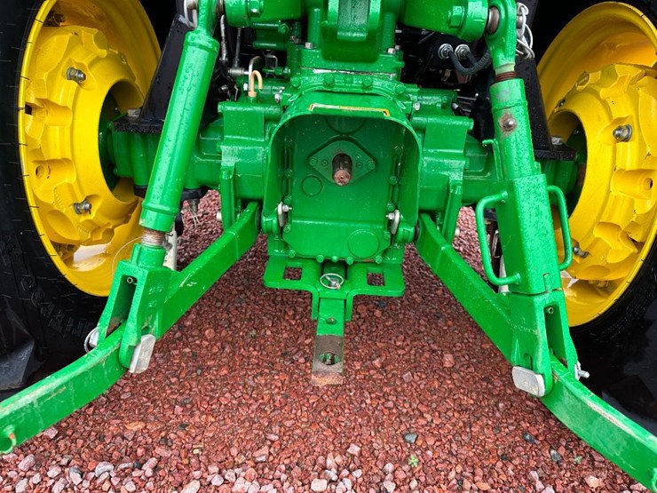 2022-john-deere-3046r-image-31