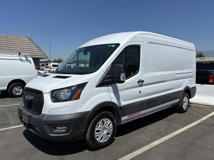 2021-ford-transit-image-1