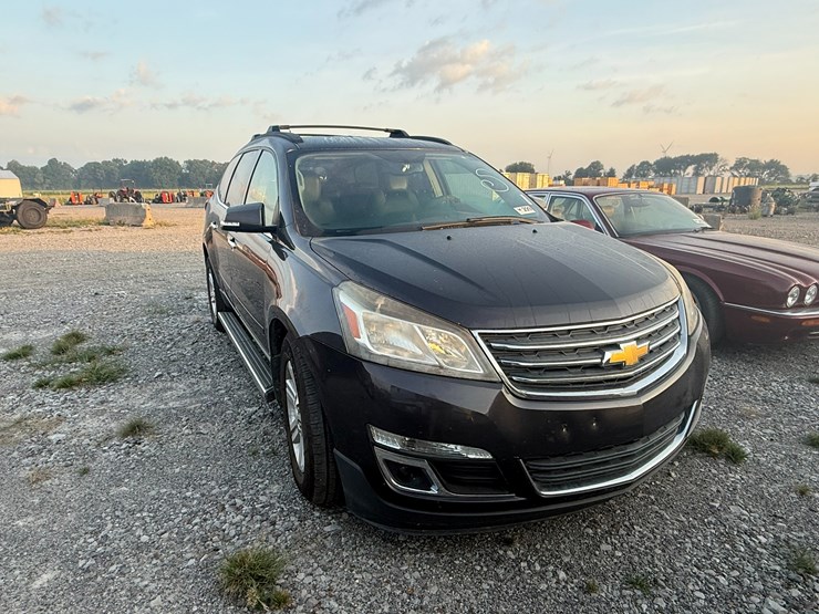 2013-chevrolet-traverse-image-2