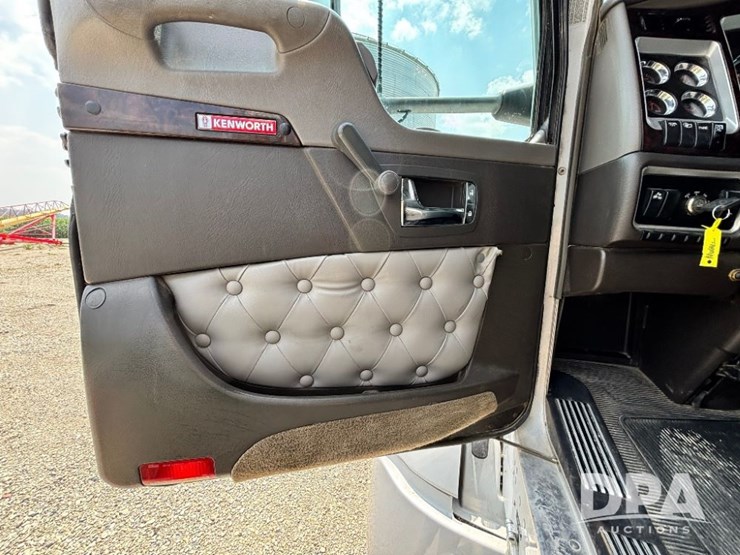 2014-kenworth-t660-image-99