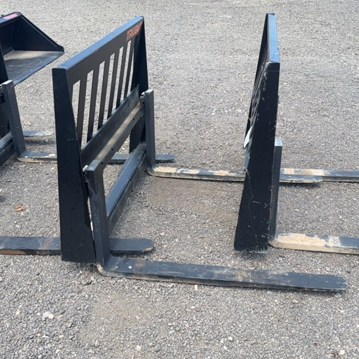 #2061 • TRUBILT 42" SKID STEER PALLET FORKS