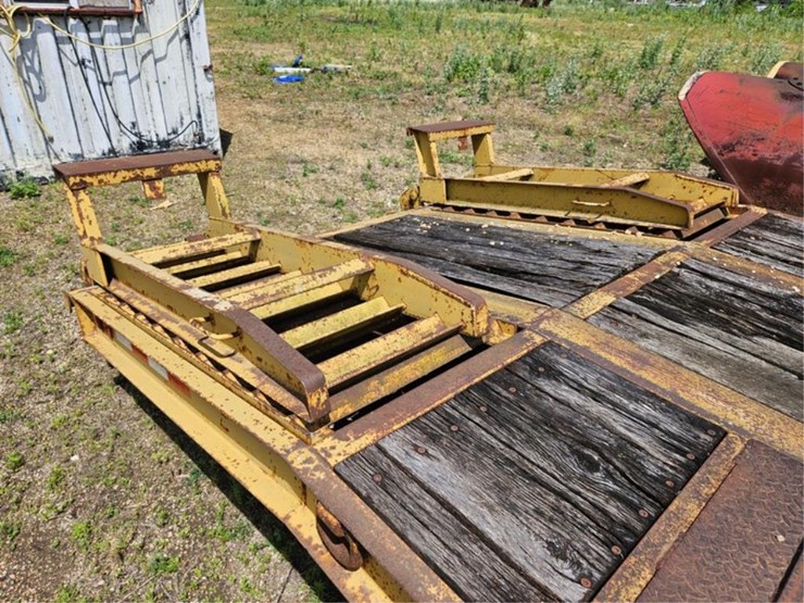 #2533-•-dynaweld-24'-tandem-axle-equipment-trailer-image-12