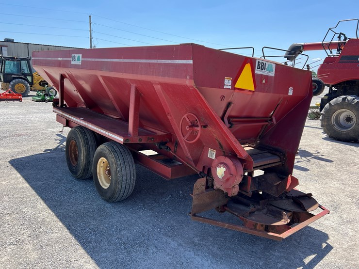 #202928-•-bbi-litter-spreader-image-6