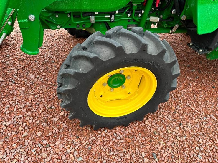 2022-john-deere-3046r-image-12
