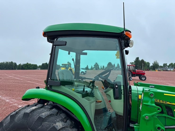 2018-john-deere-4052r-image-14