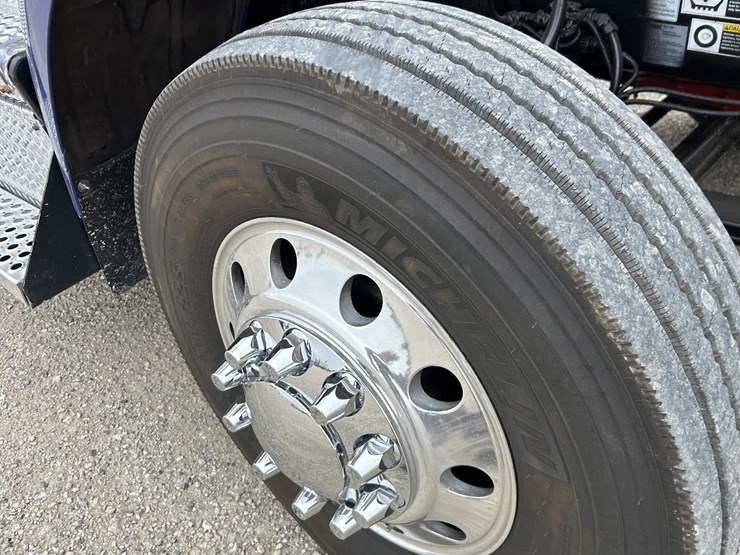 2018-kenworth-t800-image-37