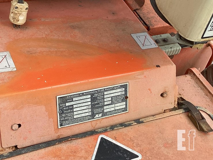 2005-jlg-e300ajp-image-12
