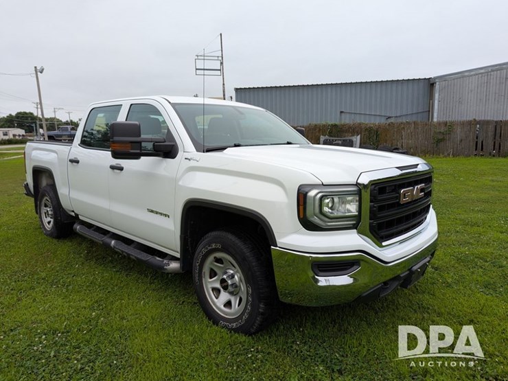 2016-gmc-sierra-pickup-(lt1366)-image-1