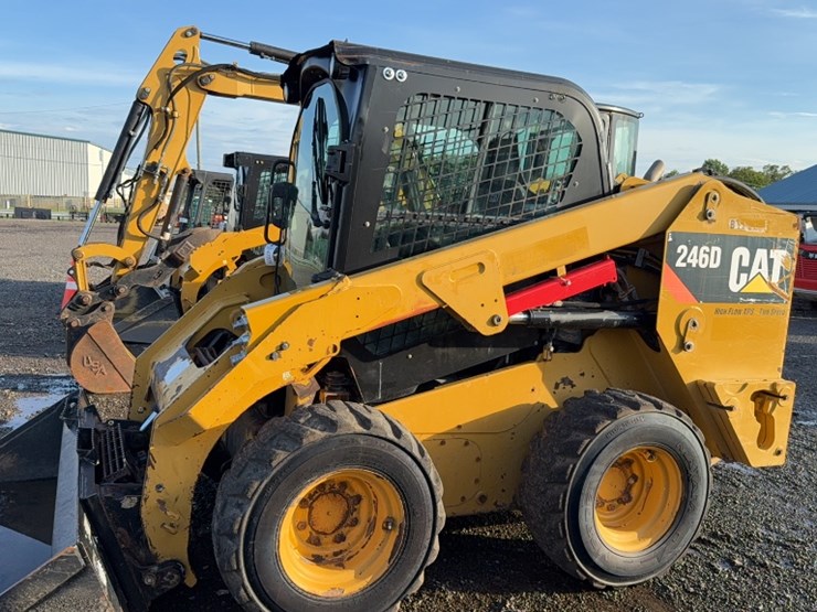 caterpillar-246-image-11