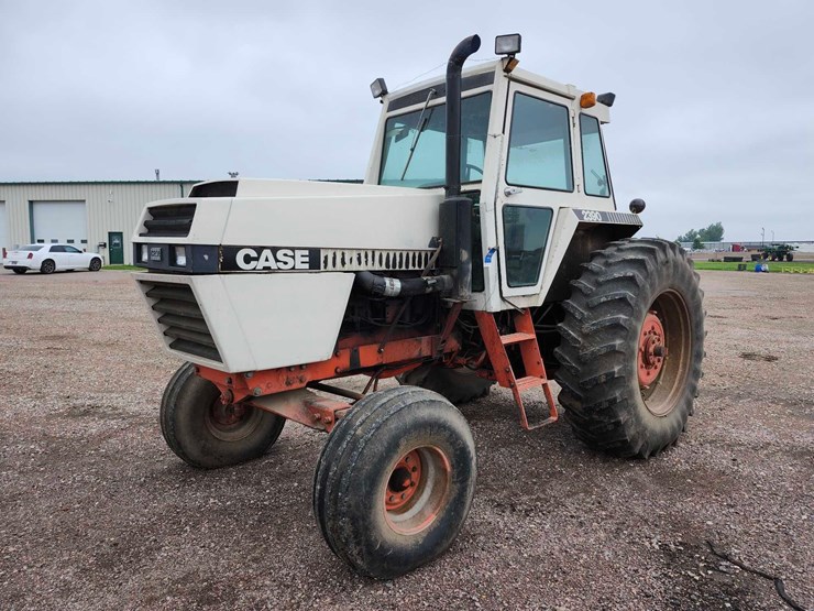 1979-case-2390-tractor-image-1