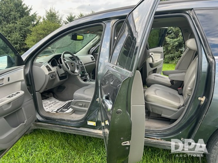 2011-traverse-lt-suv-(mn1058)-image-13