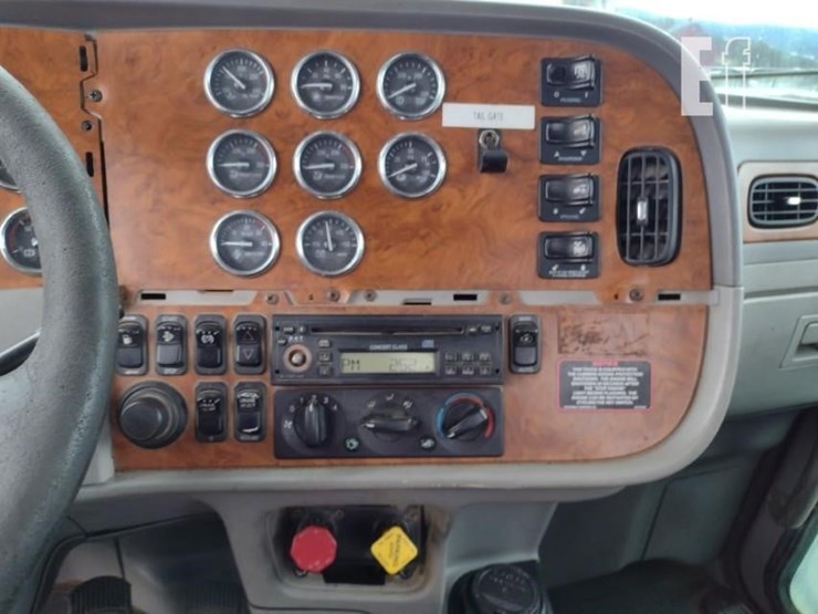 2008-peterbilt-388-image-10