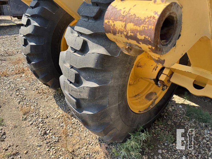 2000-deere-1812c-image-13