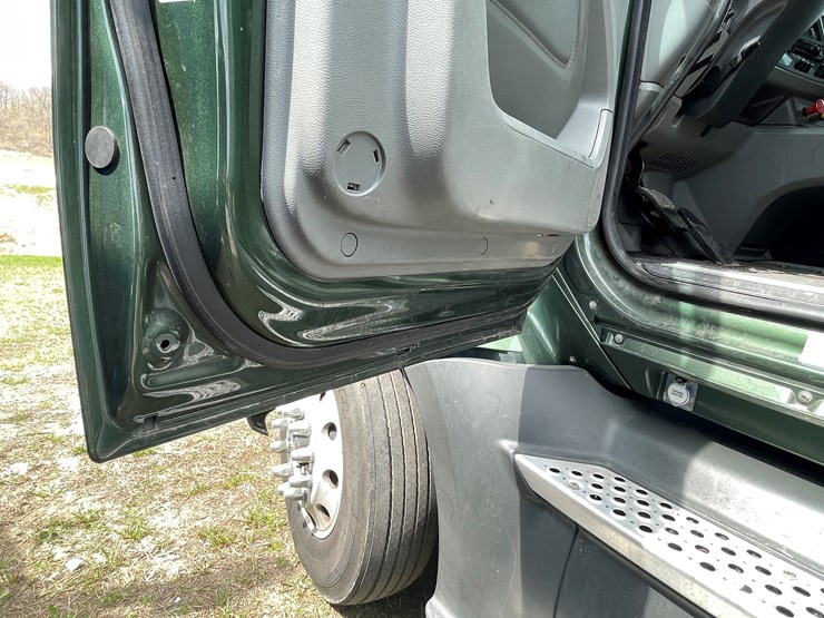 2018-kenworth-t680-image-35