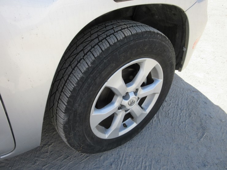 2014-toyota-rav4-image-13