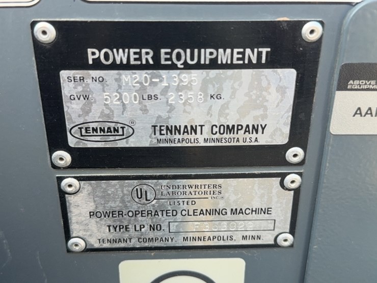 #2036-•-tennant-m20es-floor-scrubber-image-7