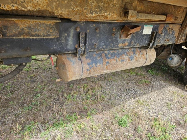 #2525-•-2006-freightliner-m2-tandem-axle-dump-truck-image-19