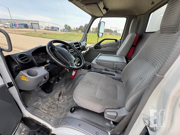 2018-hino-195-image-21