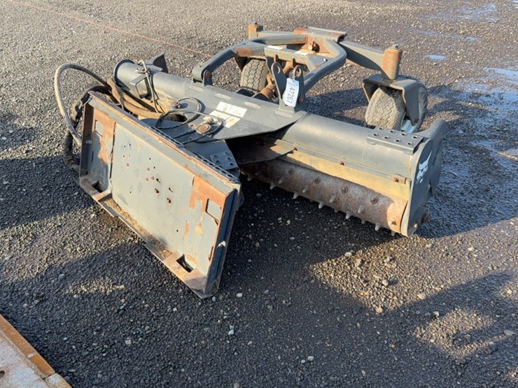#2031-•-bobcat-72"-skid-steer-harley-rake-image-4