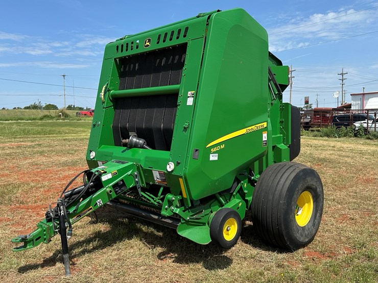 2018-john-deere-560m-image-1