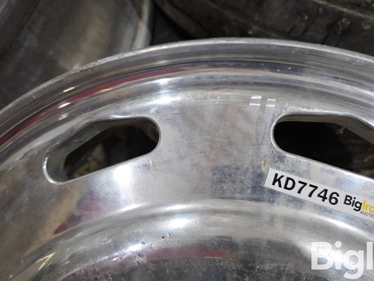 accuride-aluminum-24.5"-rims-image-15