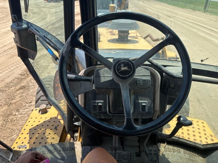 2000-deere-310se-image-27