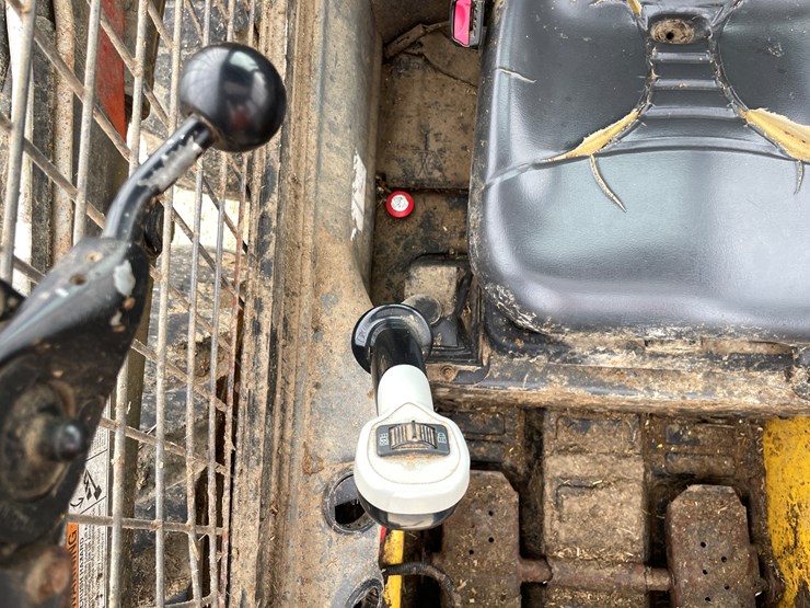 new-holland-l215-image-20