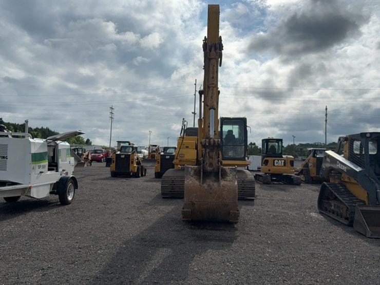 komatsu-pc210-lc-11-image-2