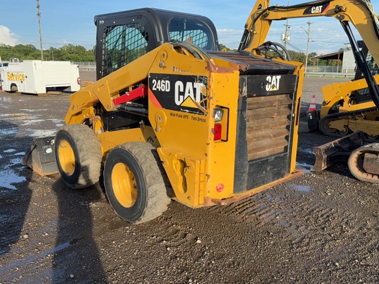 caterpillar-246-image-9