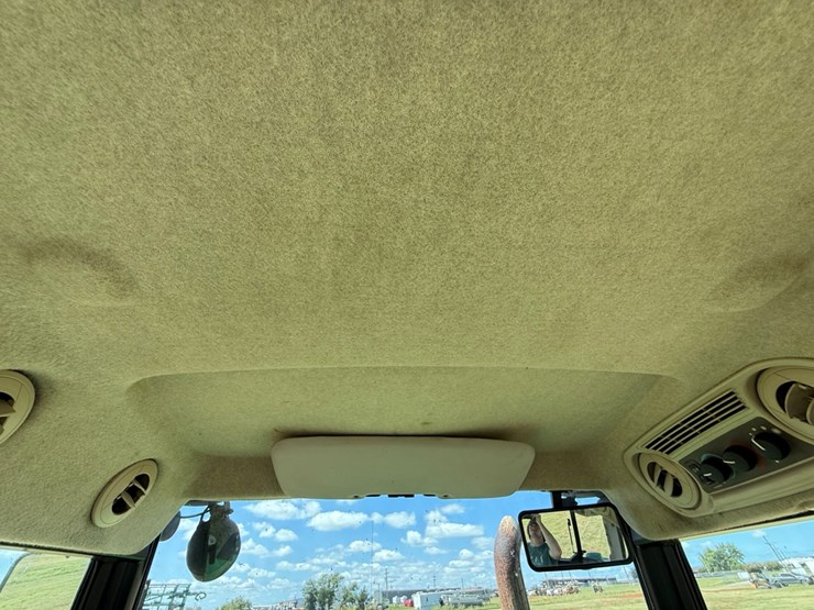 2011-john-deere-6115d-image-27