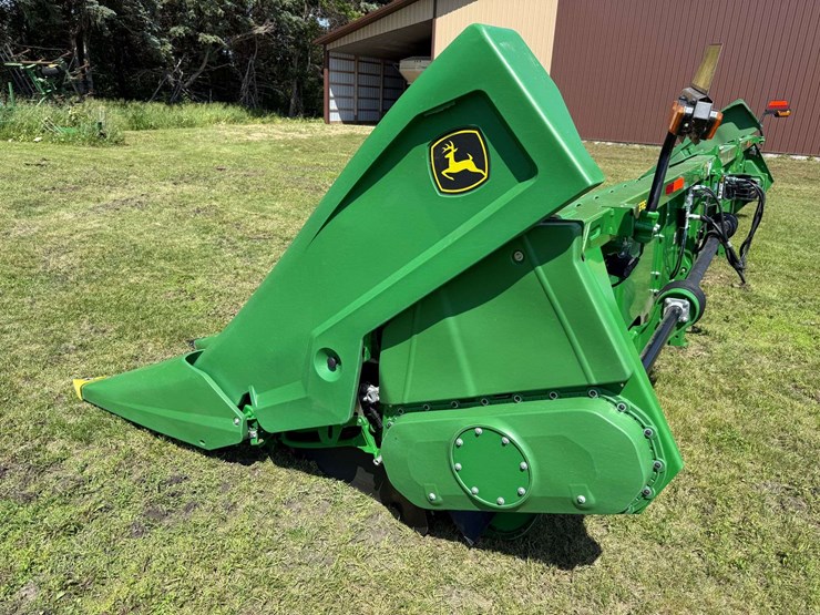 2021-john-deere-c12r-image-12