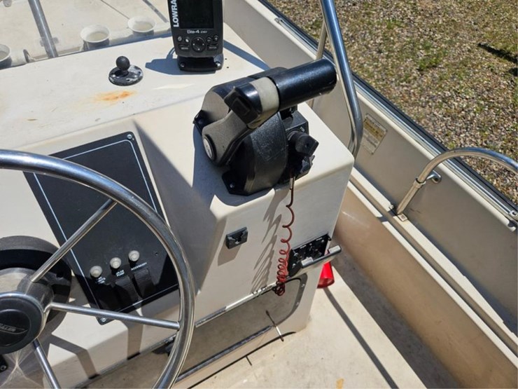 #2545-•-boston-whaler-montauk-17-fiberglass-boat-image-23