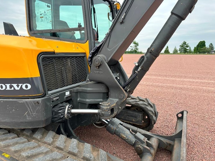 2020-volvo-ecr88d-image-37