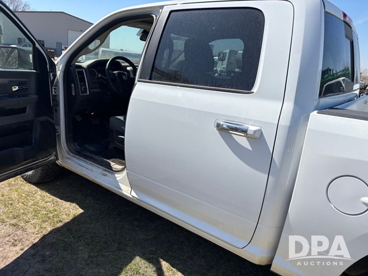 2015-dodge-ram-1500-image-26