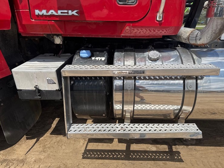 2012-mack-ch613-image-19