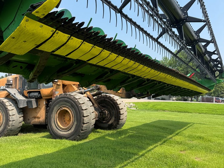 2019-john-deere-635f-image-1